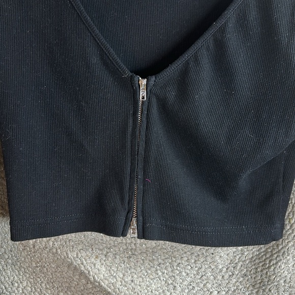 Black SHEIN zipper long sleeve crop top - Picture 3 of 5